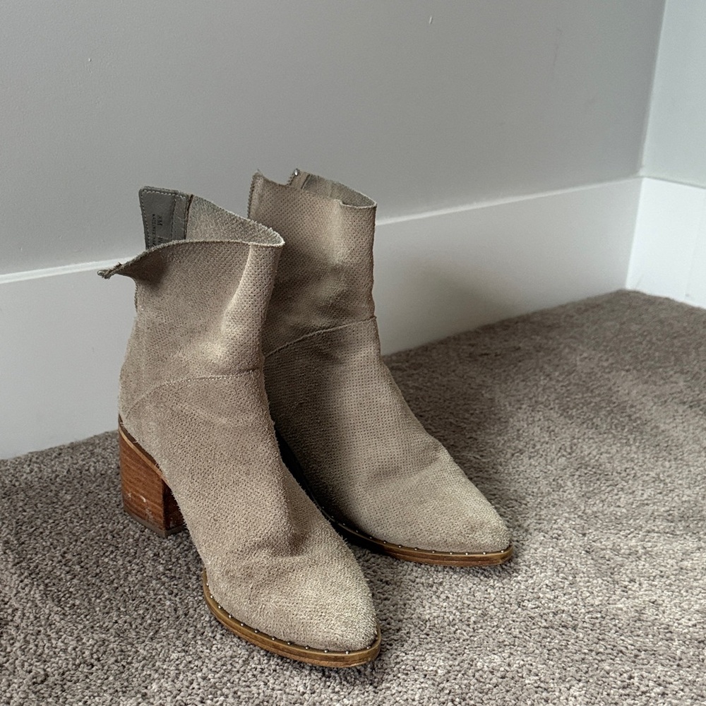 Stylish Tan Ankle Boots for Women
